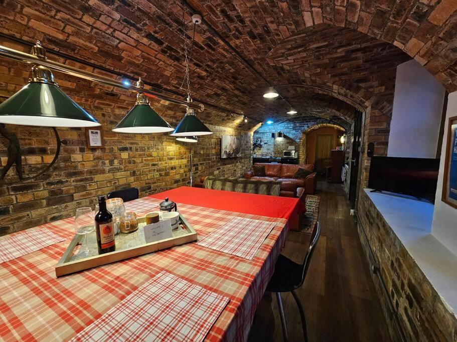 Вилла The Armoury: Stylish Ww1 Bunker Норт-Квинсферри Экстерьер фото